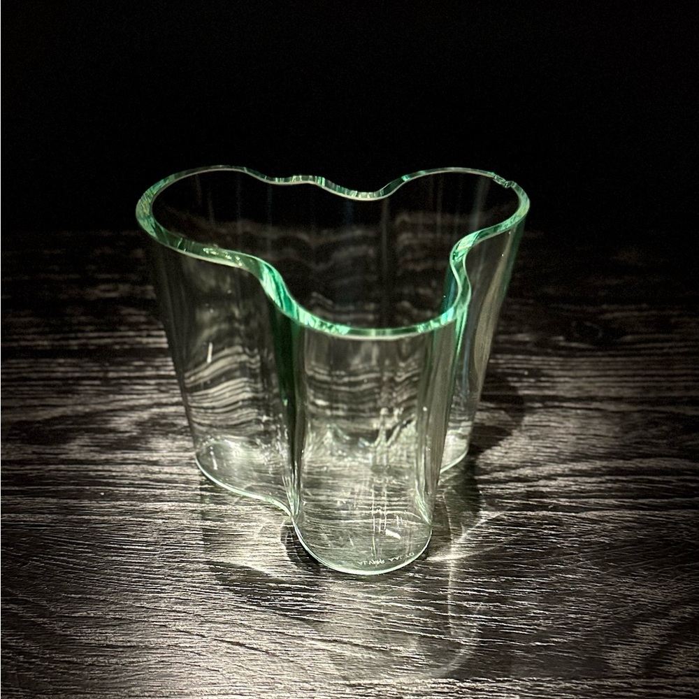 Alvar Aalto Littala Wavy Glass Vase from MOMA Museum of Modern Art NYC. 🪻🪻🪻 - Picture 2 of 9